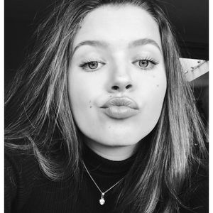 Meet your Posher, Ava